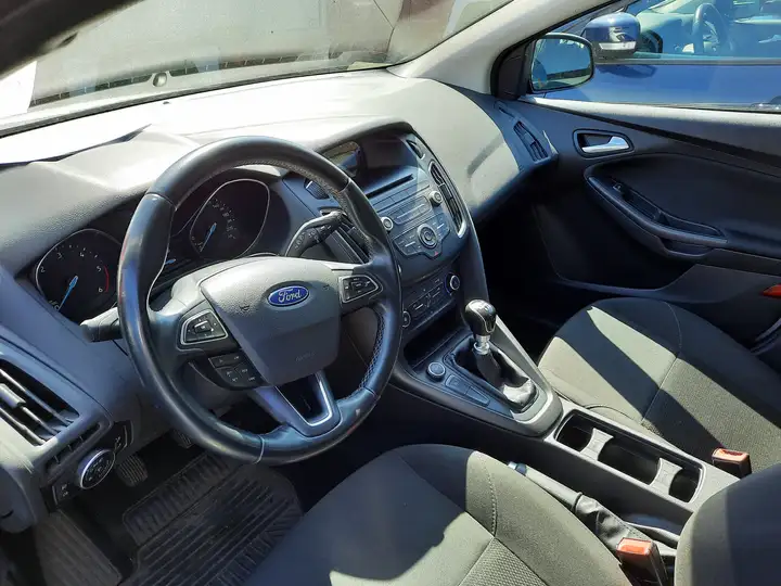 FORD FOCUS (01/04/2015) - 