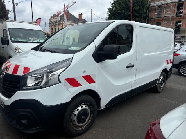 Left hand drive RENAULT TRAFIC GRAND CONFORT L1H1 DCI