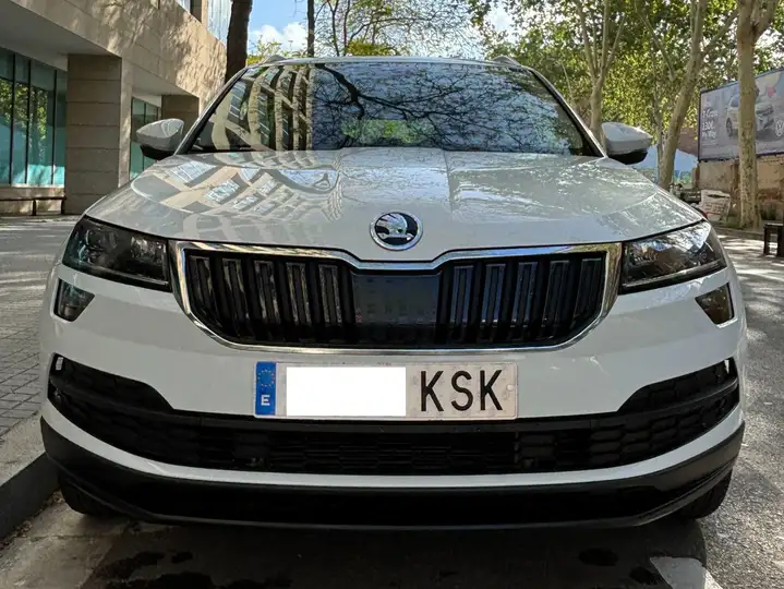 Left hand drive SKODA KAROQ 2.0TDI Ambition